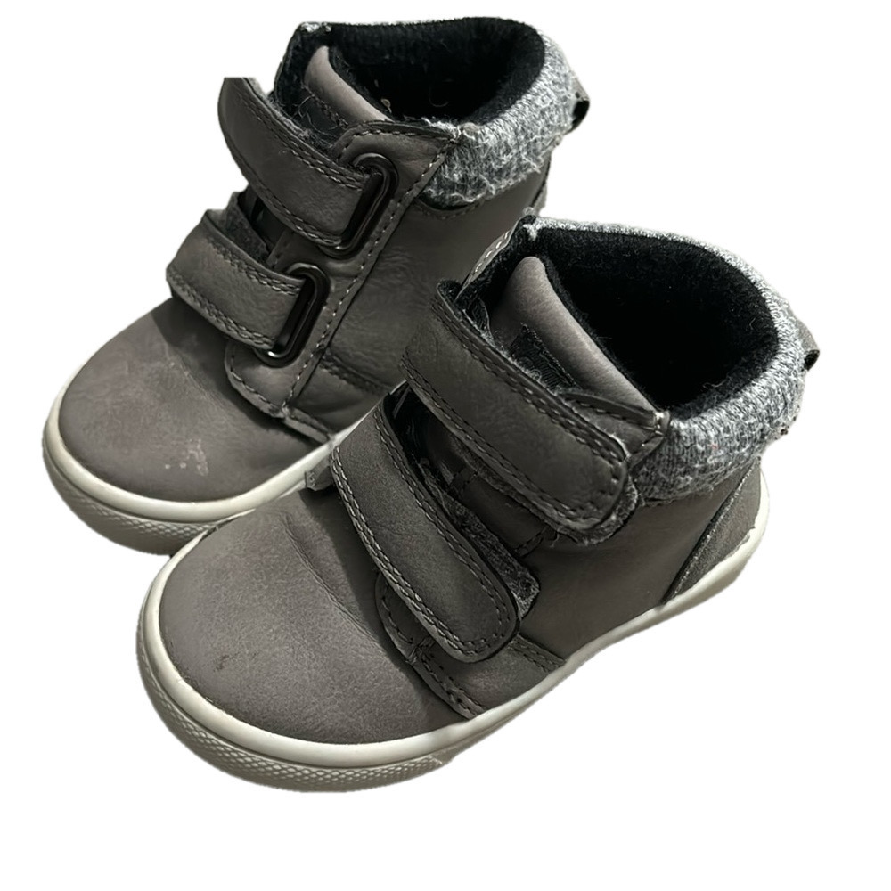 Baby gray boots size 4